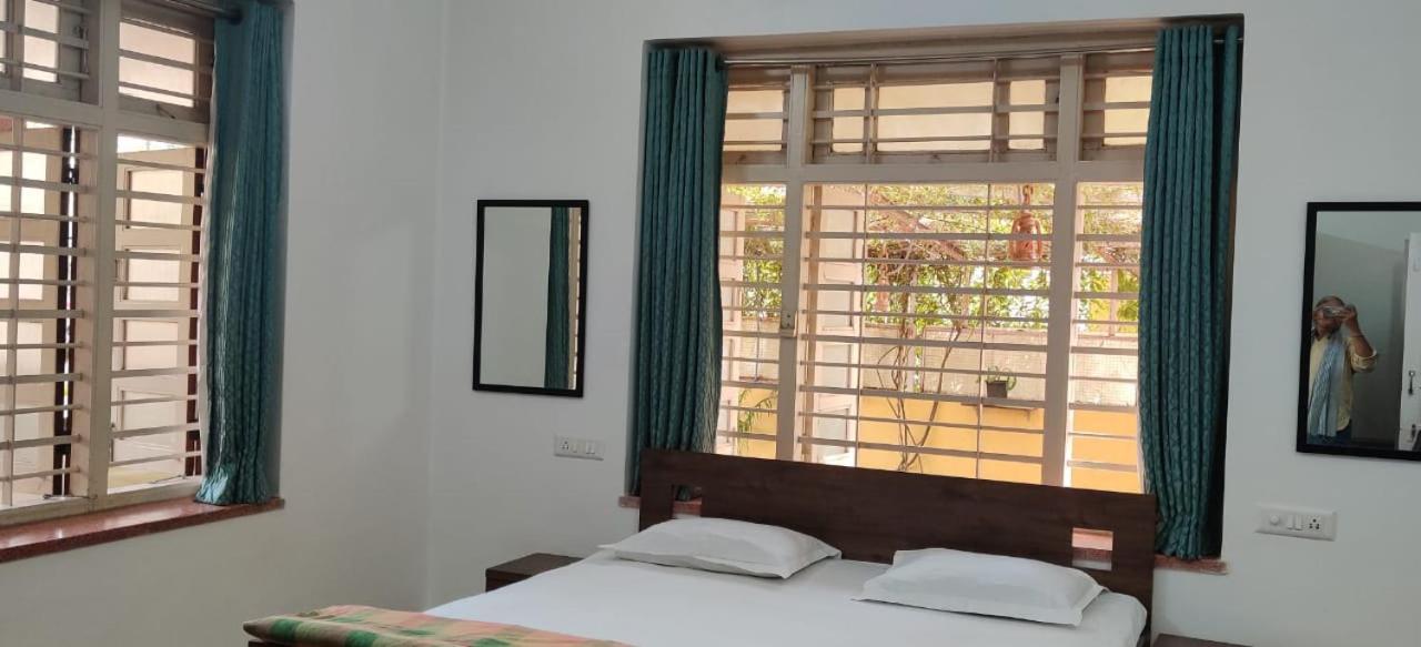 Srinekatan Heritage Villa Homestay Ahmedabad Buitenkant foto